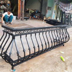 lan can ban công xuất xưởng