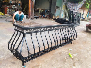 lan can ban công xuất xưởng