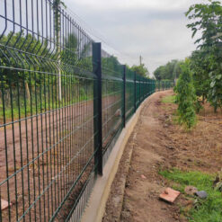 Hàng rào sắt hộp – Bảo vệ an toàn cho đất vườn, trang trại