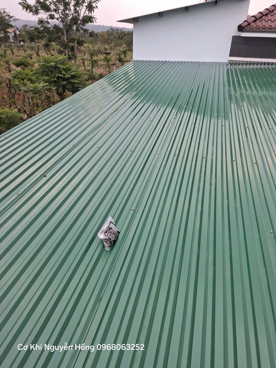 thi công mái tôn chống nống tại xã eadrong