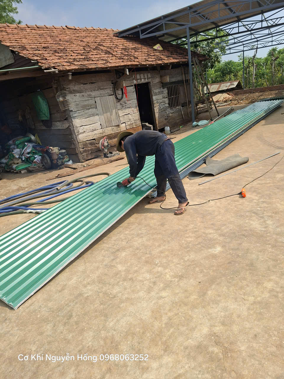 thi công mái tôn chống nống tại xã eadrong